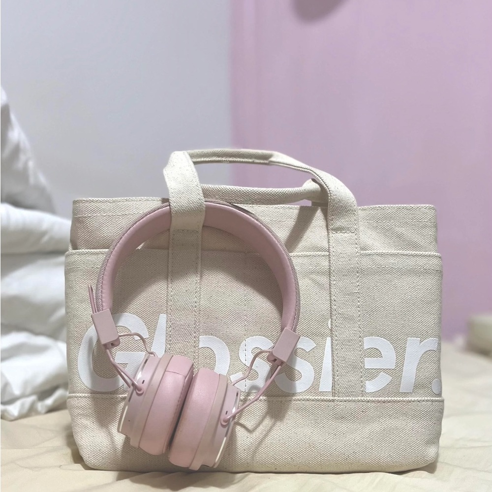 Glossier limited edition Brooklyn utility tote bag